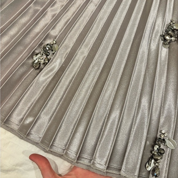 Valia Metallic Gray Pleated Midi Skirt - Picture 7 of 8